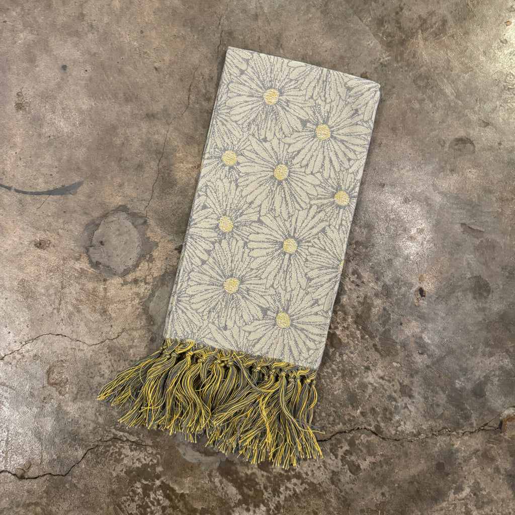 Daisy Handtowel with a beauitful fringe- Lime