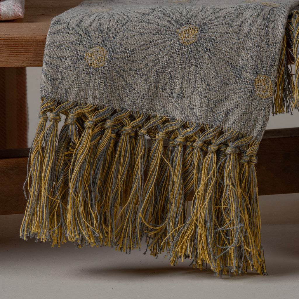 Daisy Handtowel with a beauitful fringe- Lime