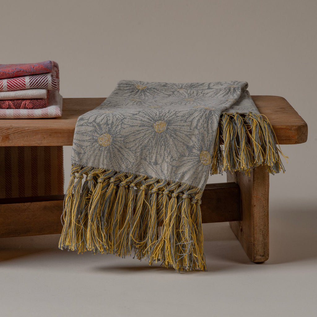 Daisy Handtowel with a beauitful fringe- Lime