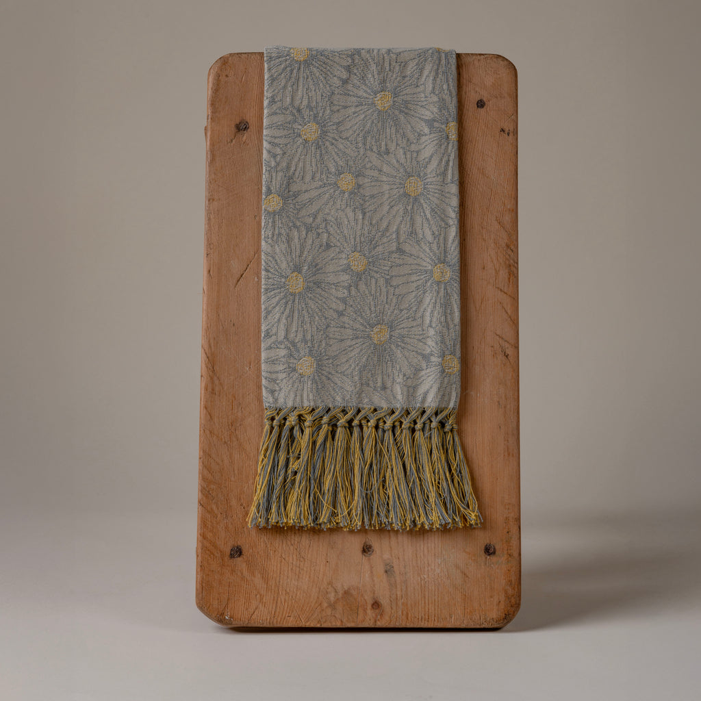 Daisy Handtowel with a beauitful fringe- Lime