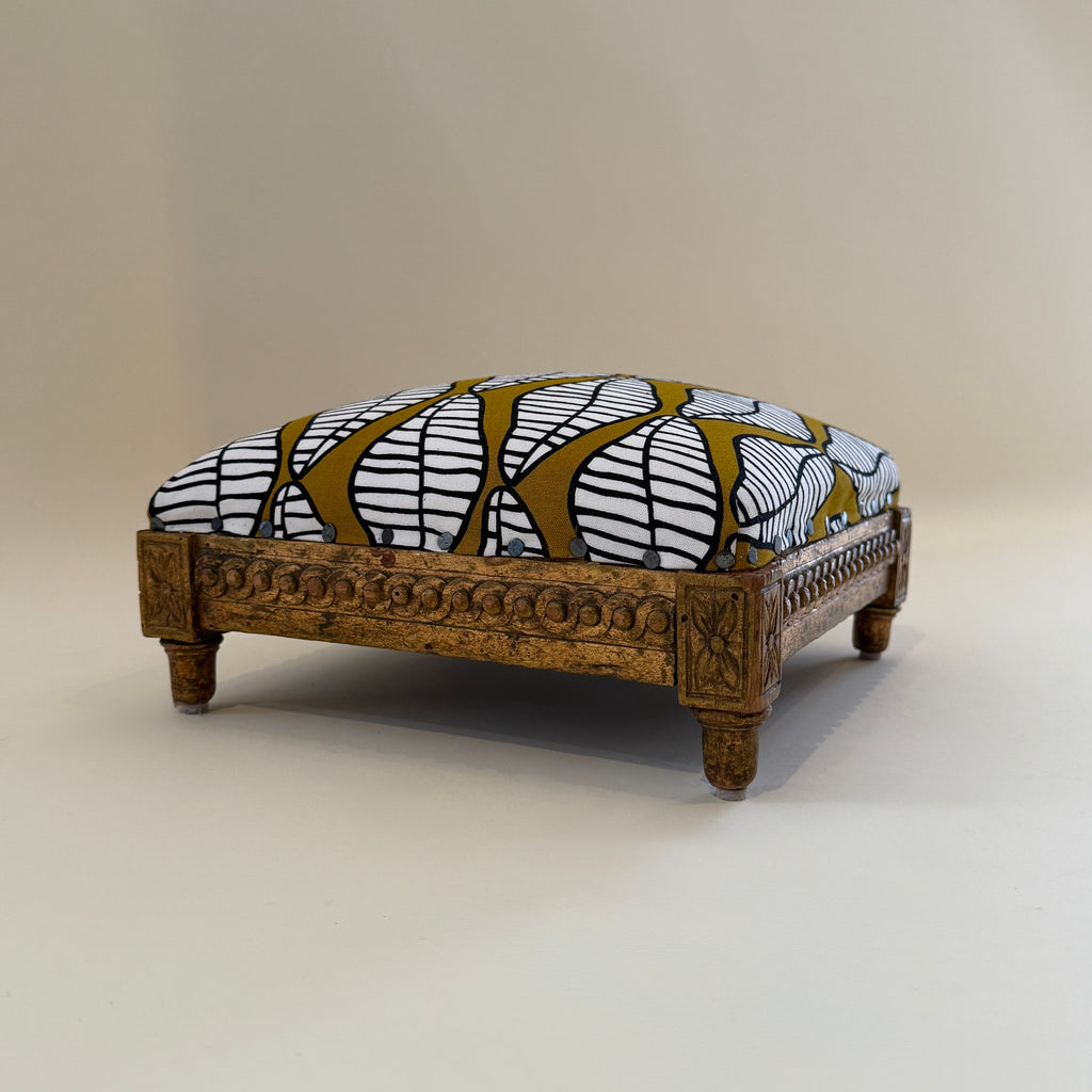 French Louis XIV Stype Dimmunitive foot stool